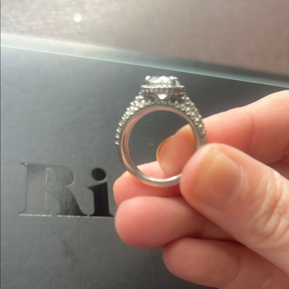 Elegant lab grow diamond ring - Picture 2 of 7